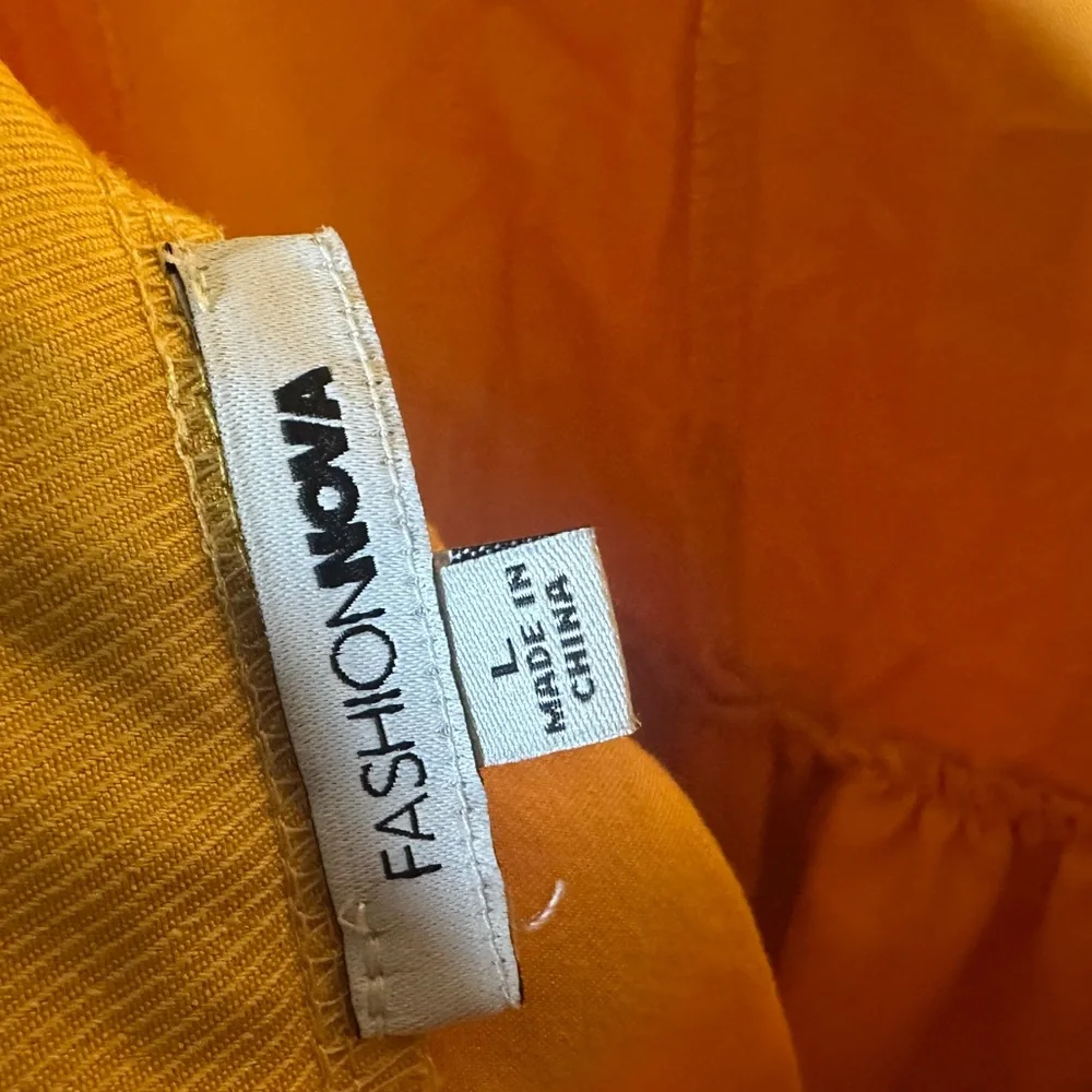 Pre-loved•Great condition• Fashion Nova• Romper• size L - Picture 6 of 7